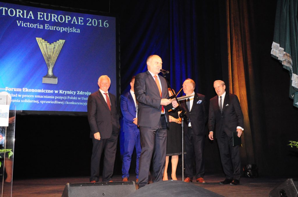 Prezes Jerzy Bochyński odbiera nagrodę dla Forum Ekonomicznego w Krynicy Zdroju