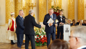 Nagrodę dla Polskiego Komitetu Olimpijskiego odbiera Prezes Andrzej Kraśnicki