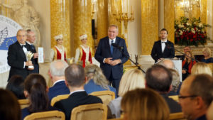 Nagrodę dla Polskiego Komitetu Olimpijskiego odbiera Prezes Andrzej Kraśnicki