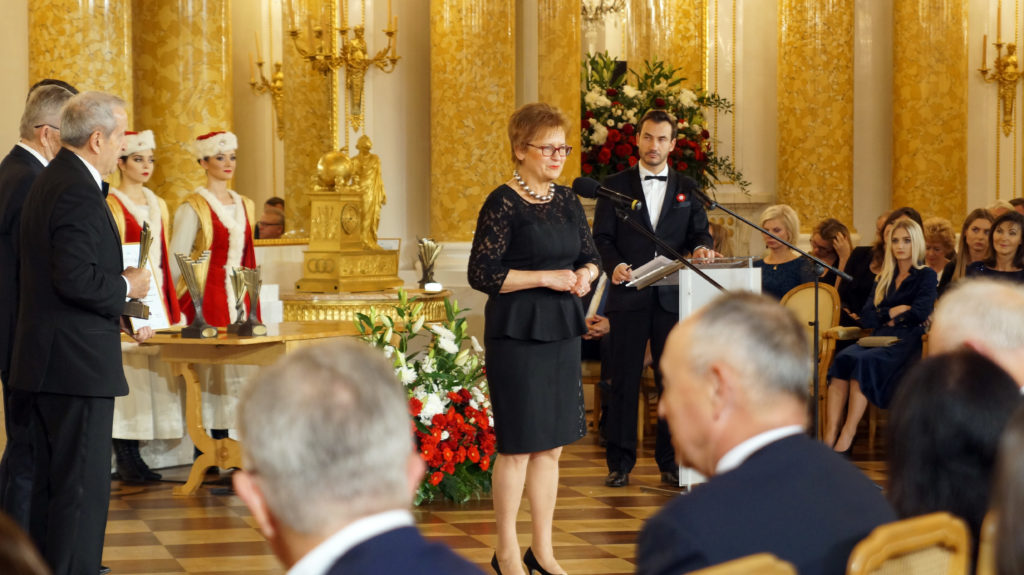 Nagrodę dla Urzędu Patentowego Rzeczypospolitej Polskiej odbiera Prezes dr Alicja Adamczak
