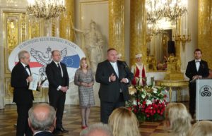 Ks. prof. Waldemar Cisło odbiera nagrodę PRO PUBLICO BONO 2018 ZA DZIAŁALNOŚĆ SPOŁECZNĄ