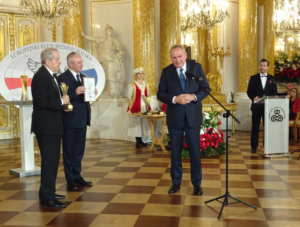 Nagrodę dla Polskiego Komitetu Olimpijskiego odbiera Prezes Andrzej Kraśnicki
