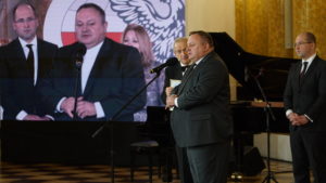 Ks. prof. Waldemar Cisło odbiera nagrodę PRO PUBLICO BONO 2018 ZA DZIAŁALNOŚĆ SPOŁECZNĄ