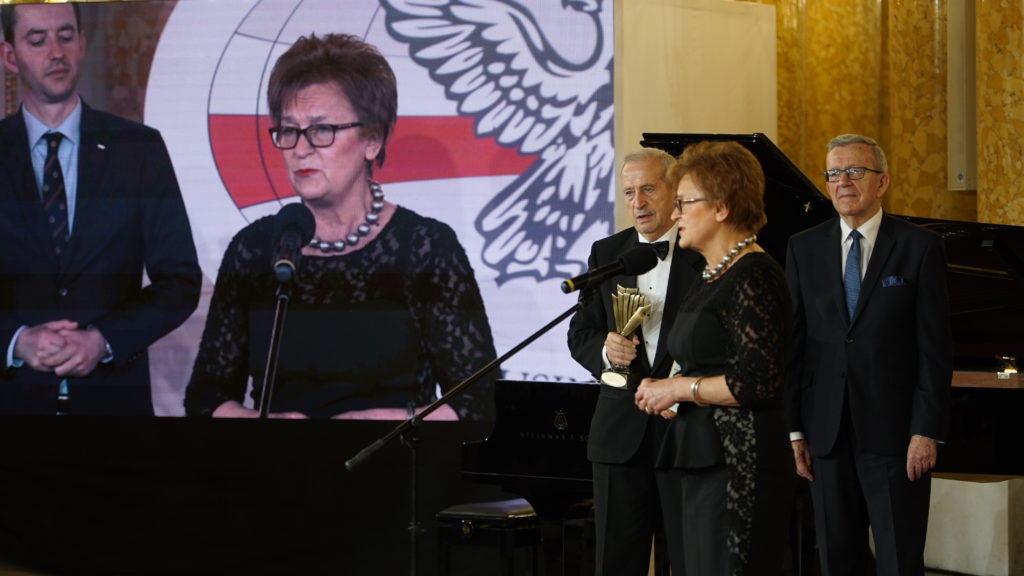 Nagrodę dla Urzędu Patentowego Rzeczypospolitej Polskiej odbiera Prezes dr Alicja Adamczak
