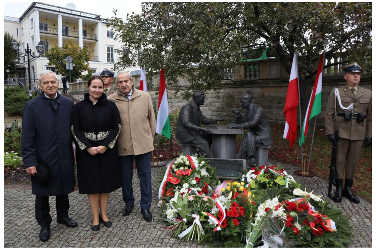 Grzegorz Łubczyk, the former Ambassador of Poland to Hungary and the vice president of the Henryk Sławik – Memory and Work Association, Orsolyia Kóvacs, the ambassador of Hungary to Poland and Janusz Cieślik, the President of the European Business Club Poland.