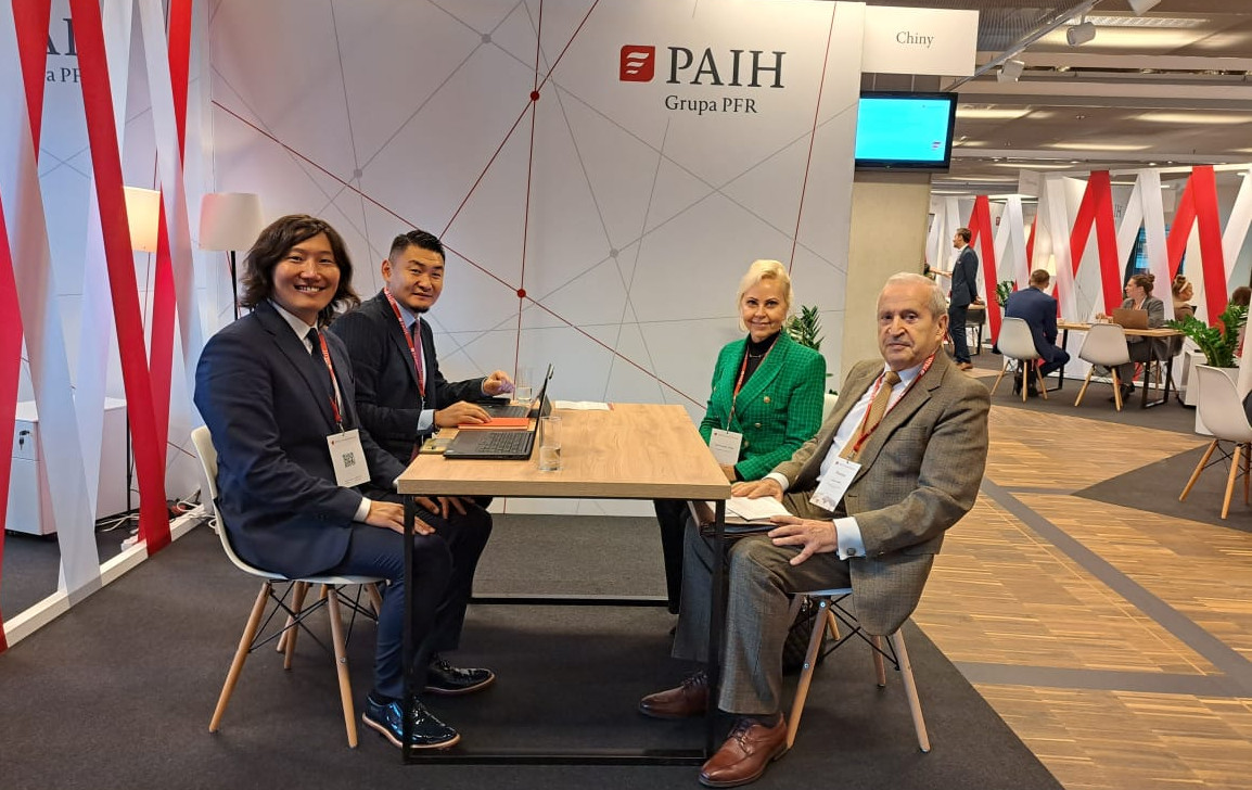 Janusz Cieślak, the President of European Business Club Poland and Bożena Banasik-Cieślak, advisor to the Management Board of European Business Club Poland during a meeting with Bat-Erdene Boldbaatar, Head of the PAIH ZBH in Ulaanbaatar and Zoljargal Byambatsogt, Business Development Manager at the PAIH ZBH in Ulaanbaatar.